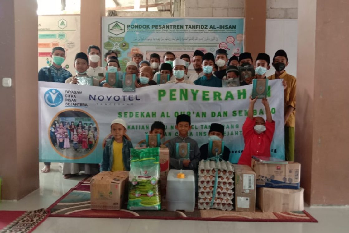 sedekah Al Qur'an dan sembako Novotel Tangerang