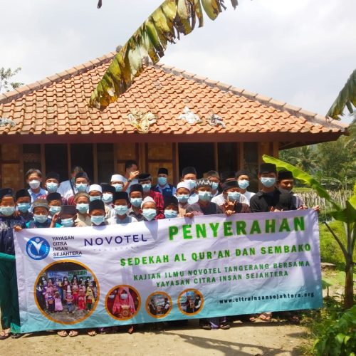 sedekah Al Qur'an dan sembako Novotel